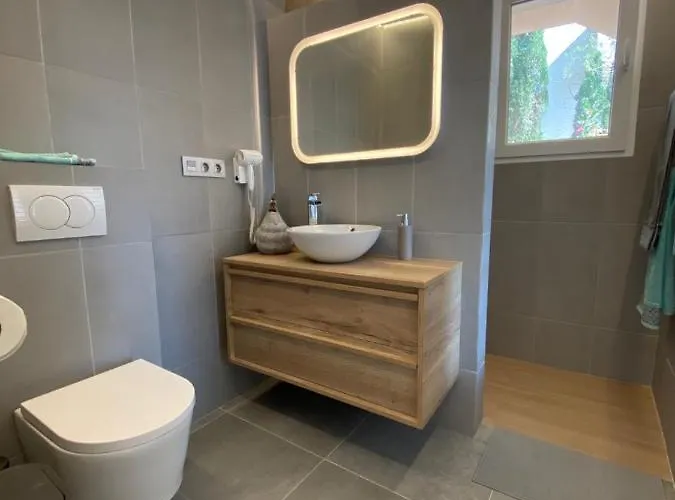 Kip, Private Pool & Jacuzzi Surrounded By Nature Вилла